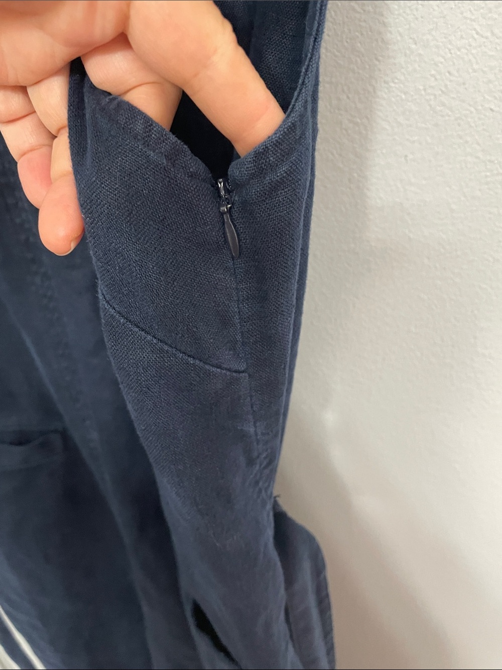 Faherty Catalina Linen Navy Sleeveless V-Neck Wide-Leg Jumpsuit with Tie Belt - Picture 6 of 7